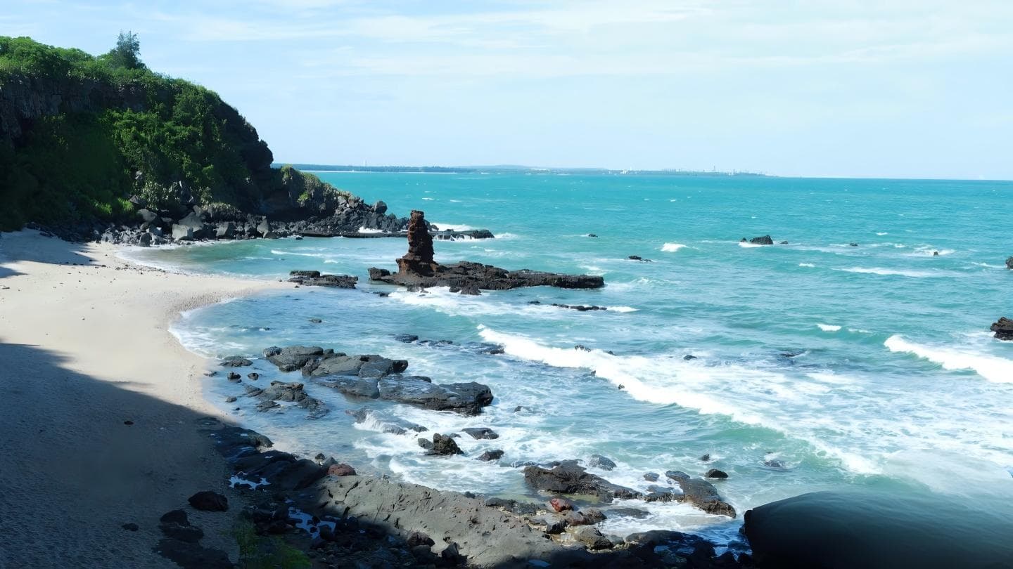 Echoes of Yazhou: Bodily Politics, Ancestral Personas, and the "Economy of Enrichment" in the Tropics